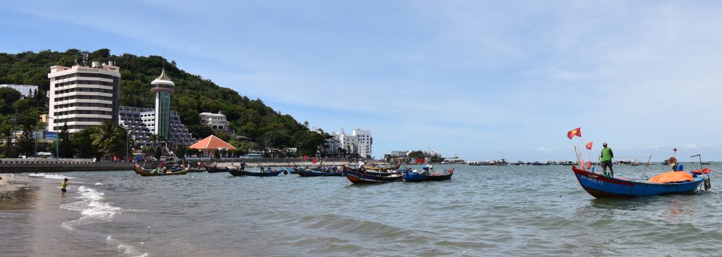 hotels and fishing boast on ocean